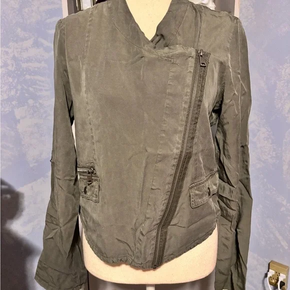 Dex Women's Utility Jacket in Olive medium - Picture 2 of 11